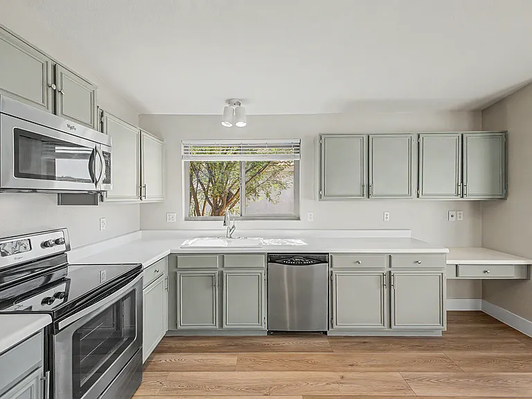 445 W Sereno Dr — Photo 8