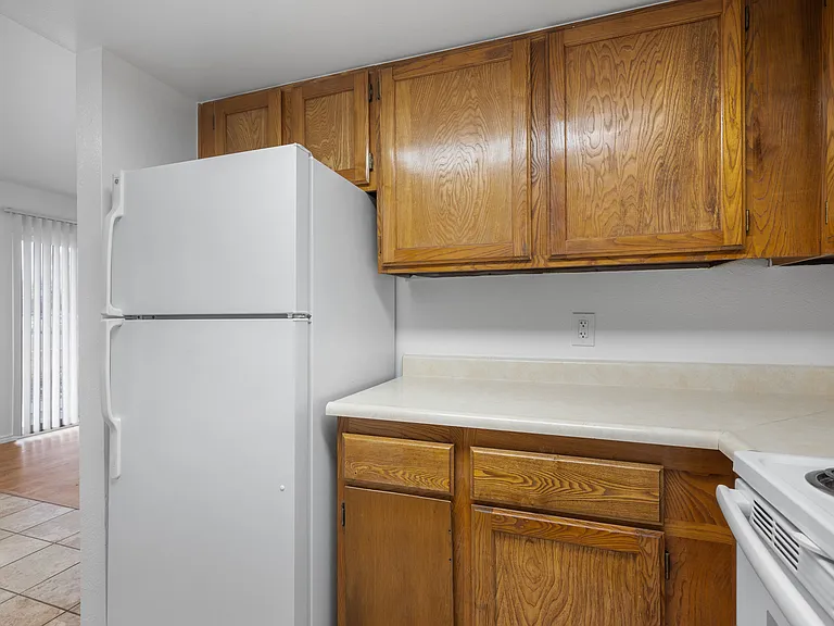 653 S 880 W #4 — Photo 11
