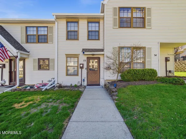 53 Queens Way, Englishtown, NJ 07726