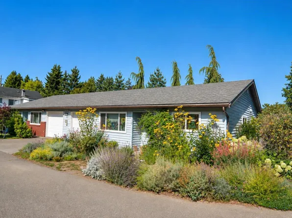 1670 Piercy Ave Unit F, Courtenay, BC V9N 3E9