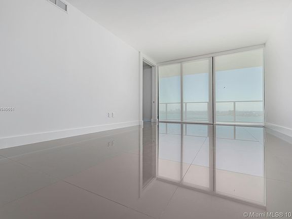 5th image of 650 NE 32nd St Unit 2606