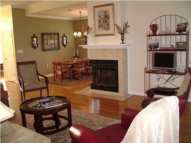 2nd image of 4144 Longwood Cir