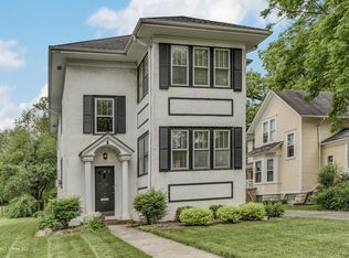 1131 Curtiss St #1, Downers Grove, IL 60515