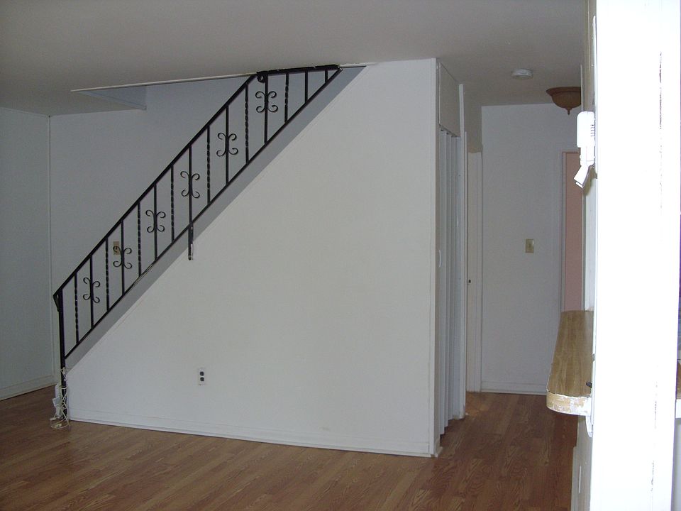 2nd image of 25 Pennypacker Dr