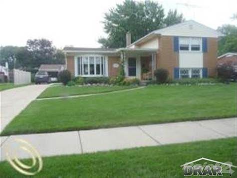 1st image of 1717 Oakwood Dr