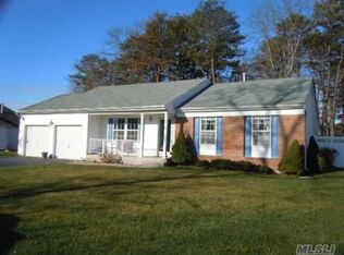 46 Chardonnay Dr, Coram, NY 11727