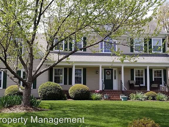 4th image of 128 Rockmor Ln