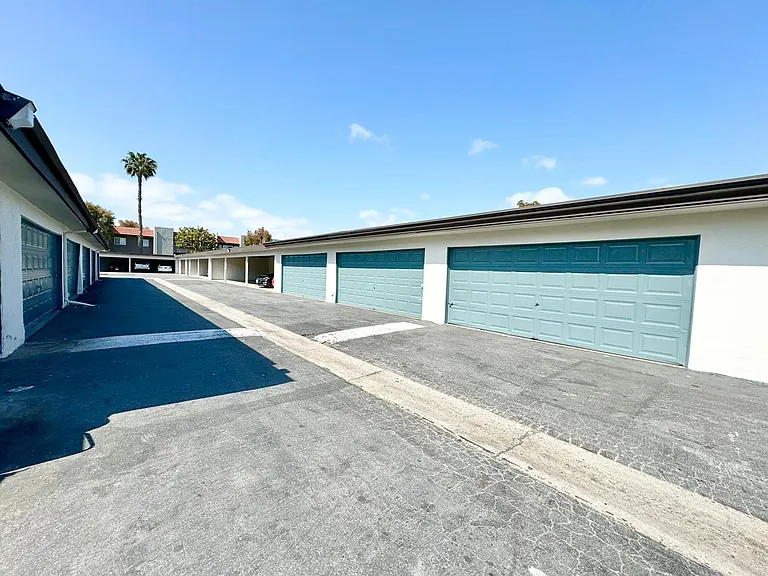 11075 Westminster Ave — Photo 38