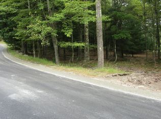 1 Saint Andrews Dr, Greentown, PA 18426