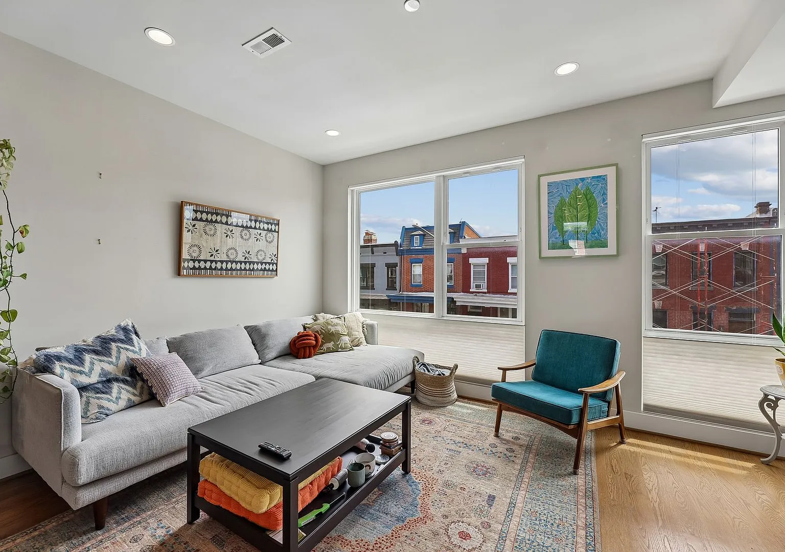 Stunning 2br/2.5bth Condo With Rooftop And Reserved Parking! Near Howard U! — Photo 1