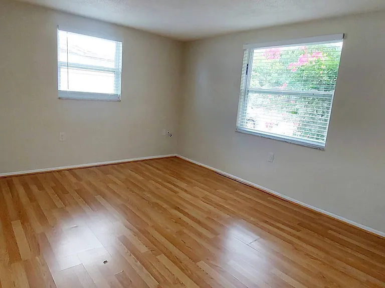9031 Chantilly Ln — Photo 2