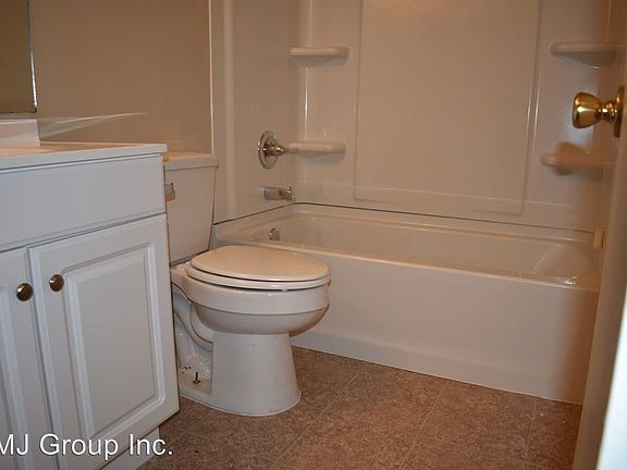5th image of 2114 NW 55th Blvd APT 6