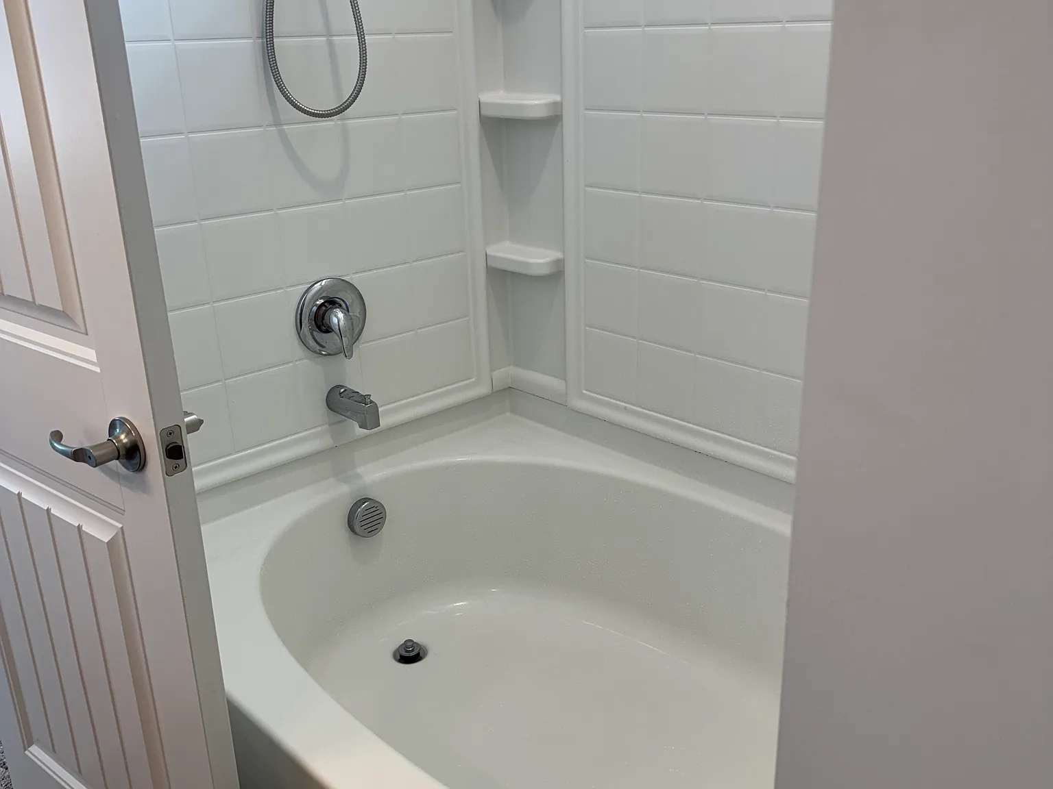 4 bed, 2005 sqft, $2,490 — Photo 2