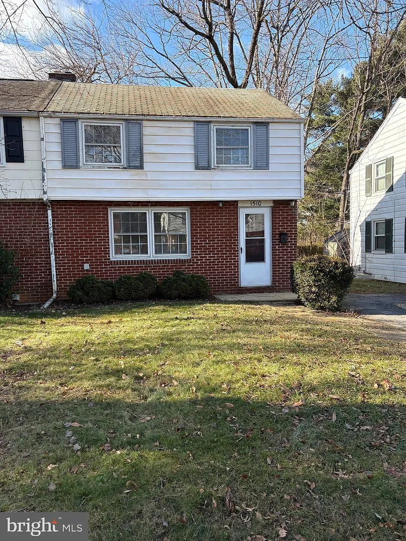 1510 Queen Ln photo 1