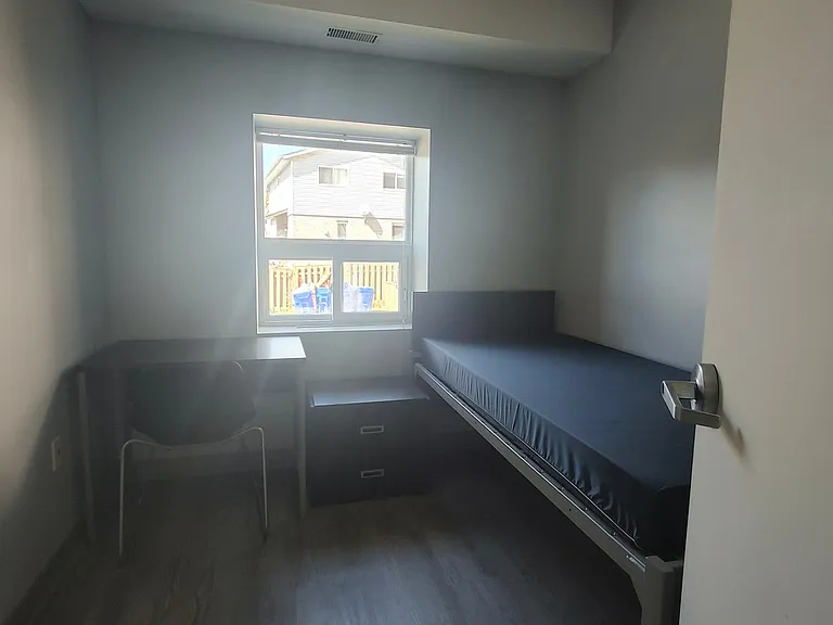 325 Spruce St #STUDENT RENTALS — Photo 15