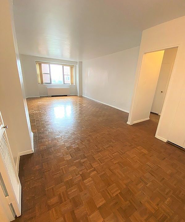 1st image of 85-15 Main St #Phk