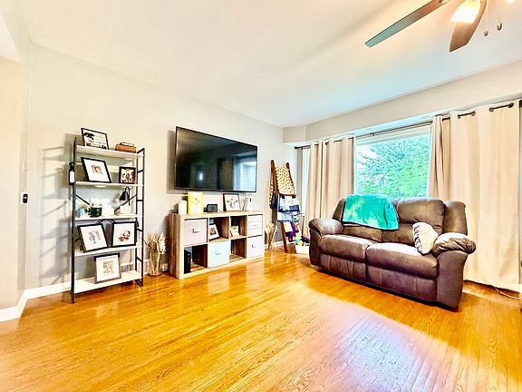 5th image of 922 Cornell St