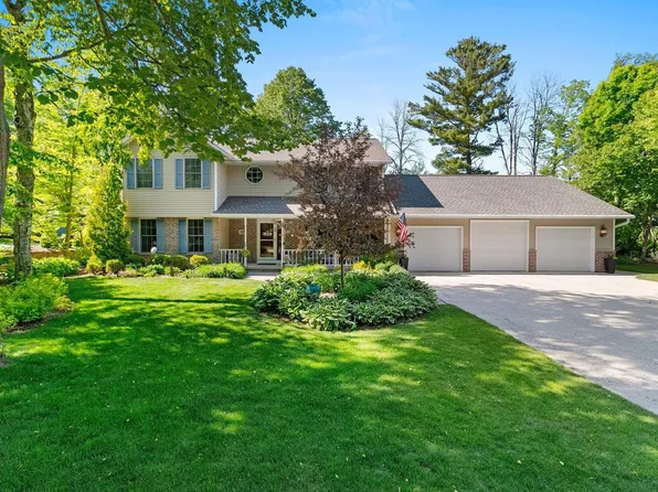 602 Wild Oak DRIVE, Manitowoc, WI 54220