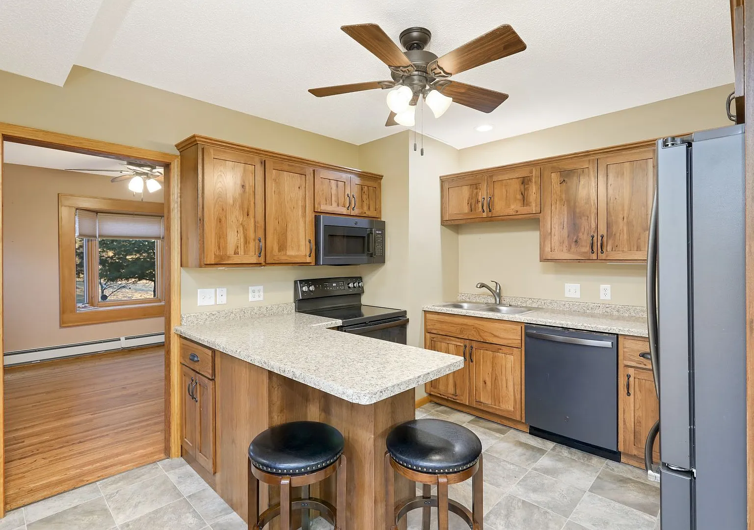 Find yourself some quiet! Nice home with 10ac for rent avail NOW $2495.00/month+ utilities — Photo 2