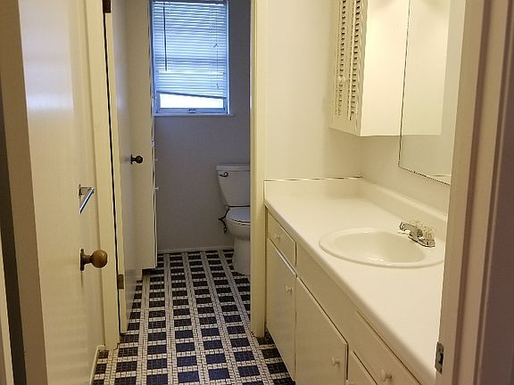 4th image of 6200 Oakclaire Dr
