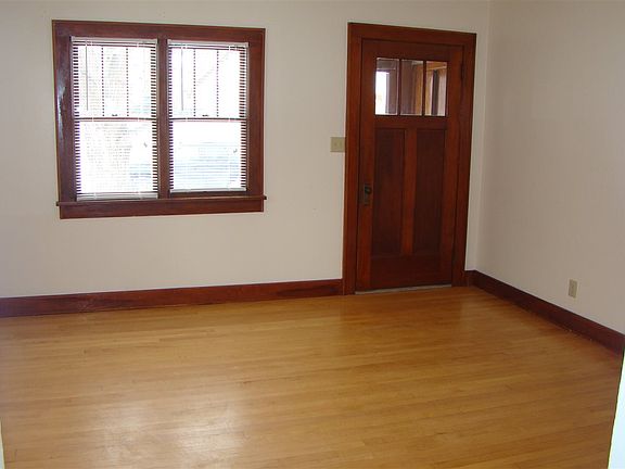 3rd image of 1108 Norway Ave