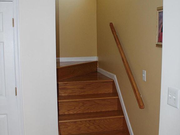 5th image of 68 B Cayuga Ave #A