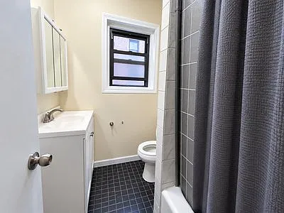 4 bed, 9999 sqft, $7,200 — Photo 4