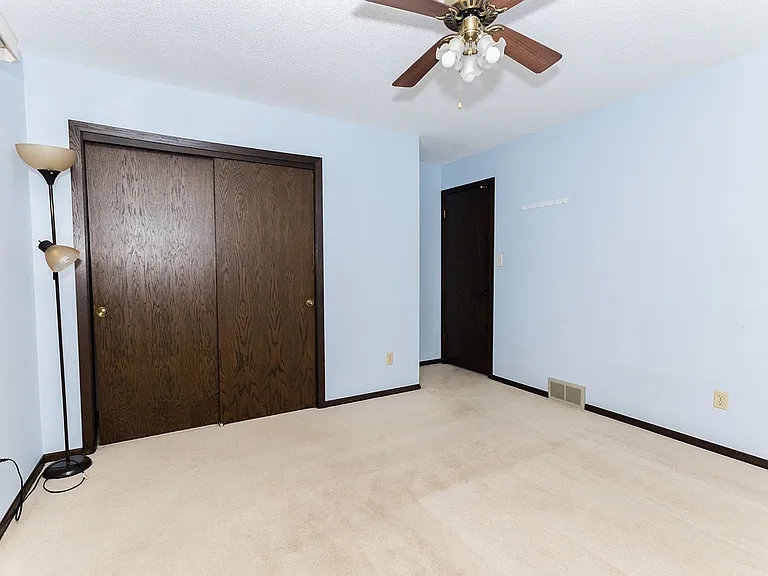 601 W Interstate Ave — Photo 19
