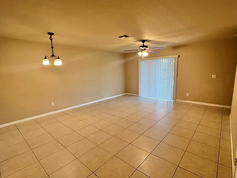 2552 SW Marshfield Ct — Photo 9