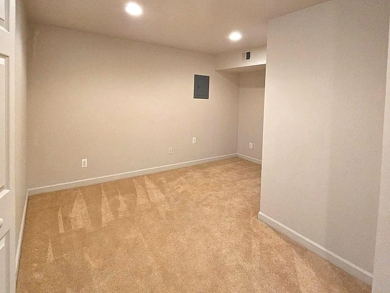 6552 Old Carriage Ln — Photo 32