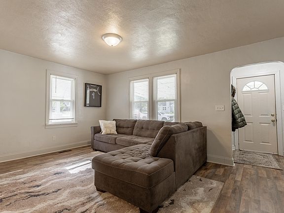 4th image of 437 W Minota Street