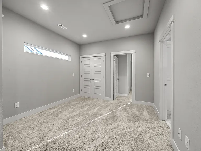 910 W Cato Springs Rd — Photo 16