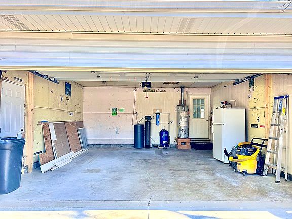 3rd image of 107 Maple Dr