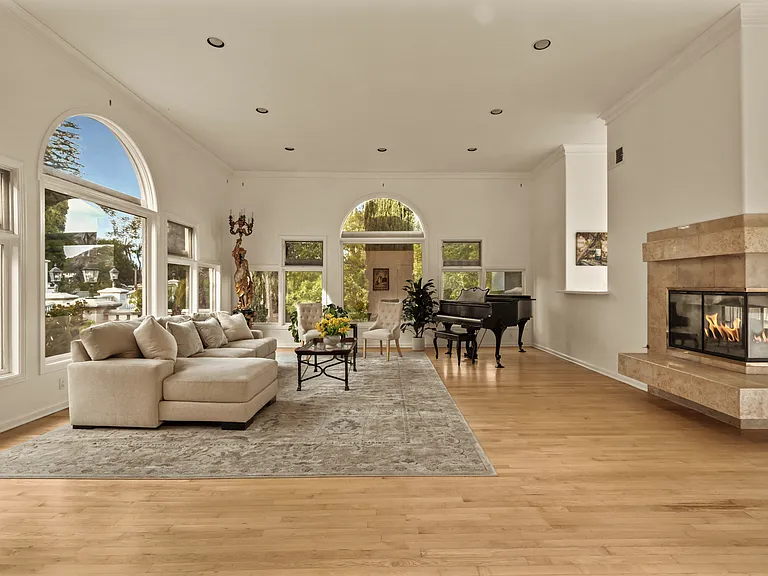 3780 Multiview Dr — Photo 10