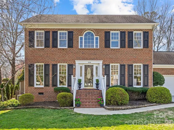 1104 Hulston Ct, Charlotte, NC 28211
