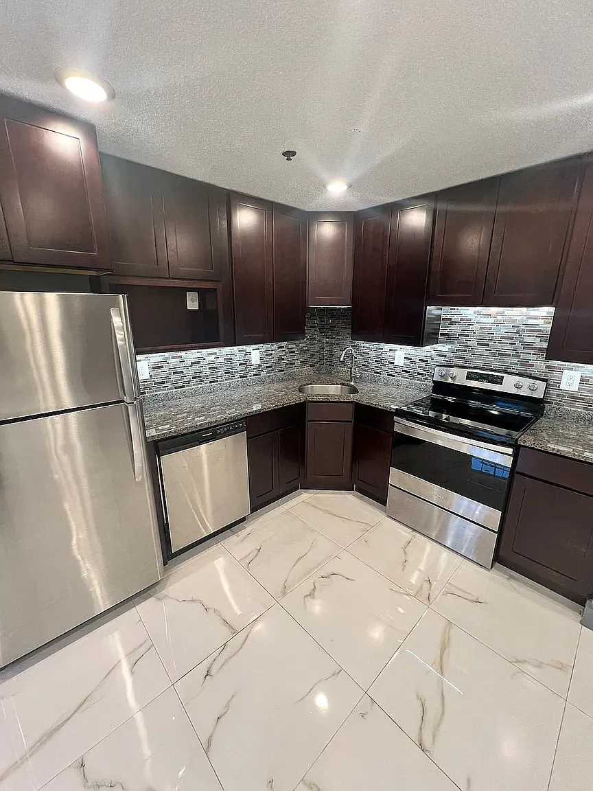 2 bed, 950 sqft, $1,750 — Photo 1