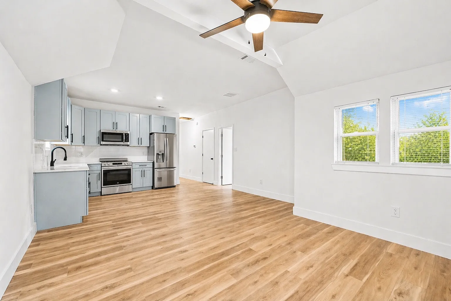 3 bed, 1161 sqft, $1,790 — Photo 1