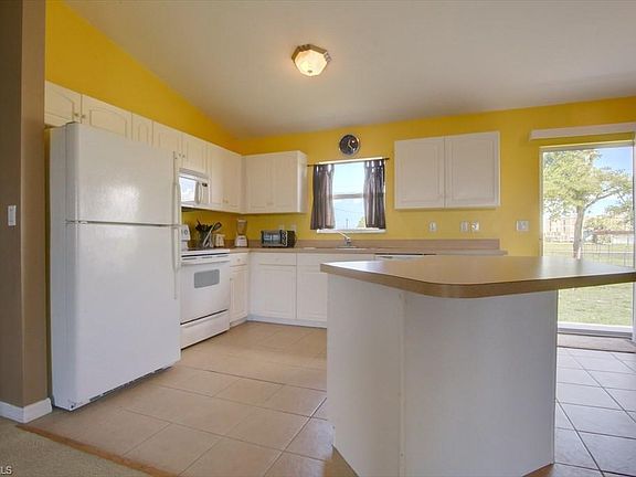 4th image of 1520 NE 17th Pl