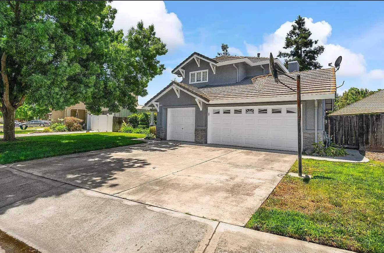 4 bed, 1828 sqft, $2,900 — Photo 1