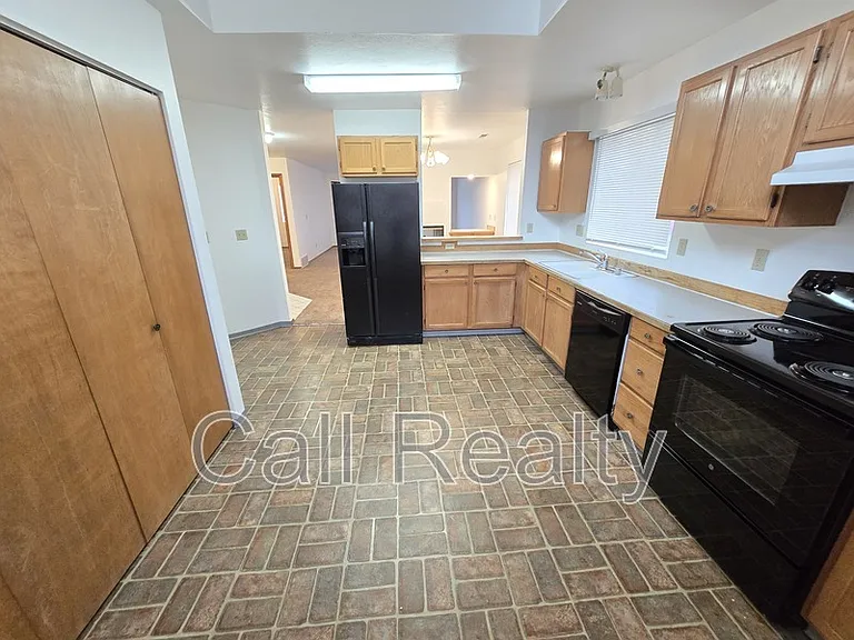 5205 S Smith Ct — Photo 5