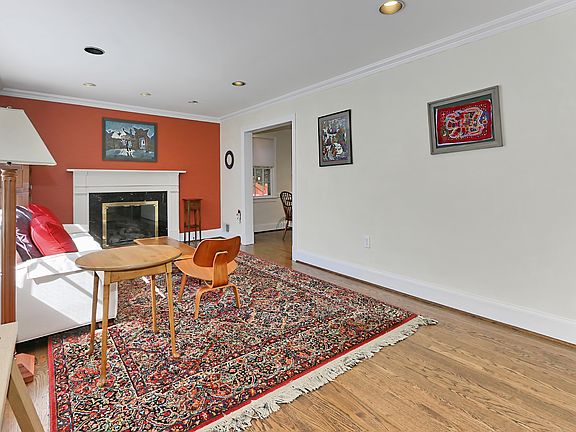 4th image of 404 S Abingdon St