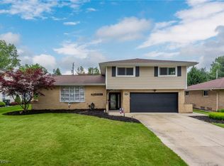16207 Ramona Dr, Middleburg Heights, OH 44130
