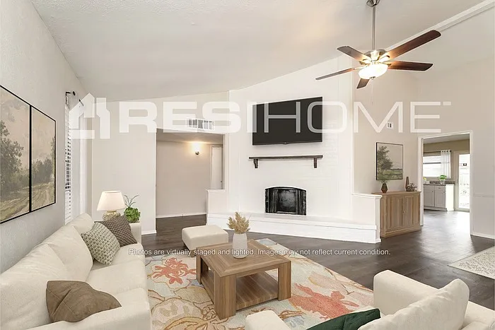 2725 Hackberry Ln — Photo 5