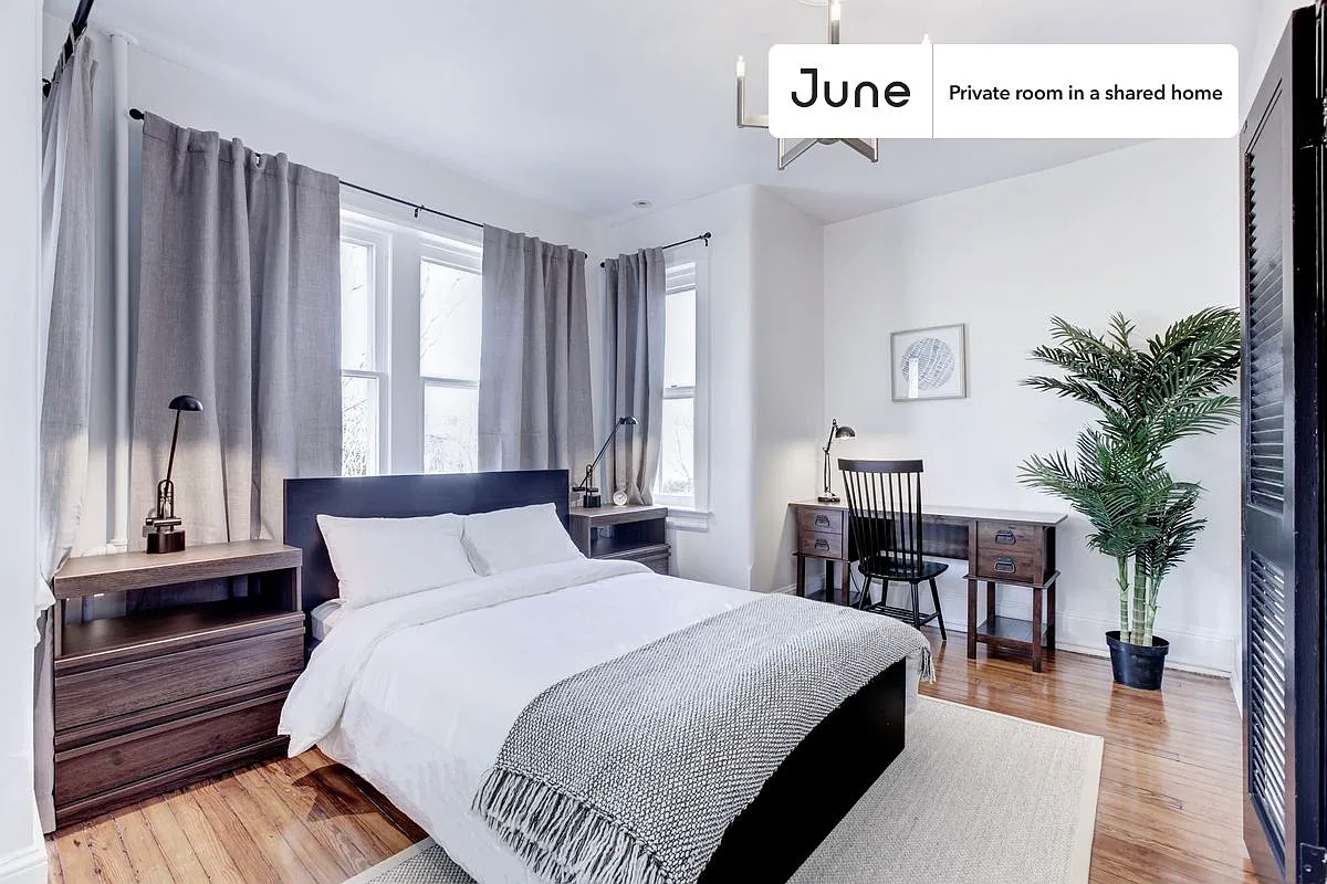 Queen bedroom in 4 bed/1.5 bath home in Capitol Hill #176 2A — Photo 1