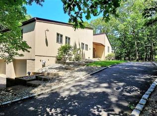 235 Washington Dr, Green Brook, NJ 08812
