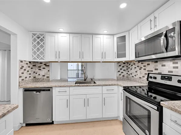 7173 Orange Drive #215B, Davie, FL 33314