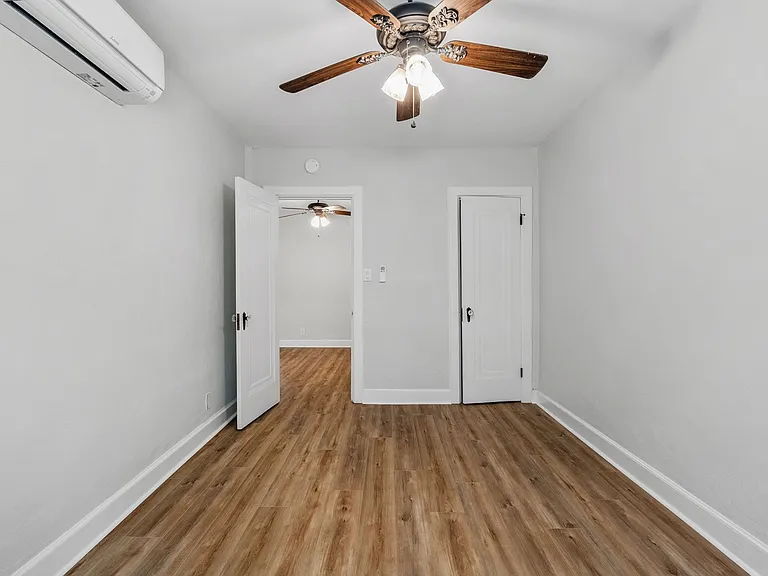 742 Washington Park #B4 — Photo 23
