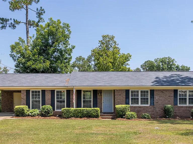 407 Holly Dr — Photo 1