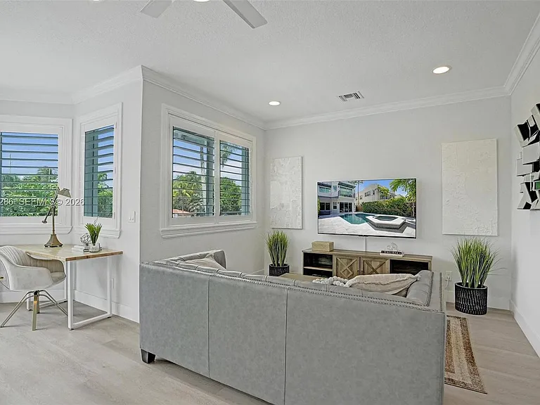 453 SW 5th Ave — Photo 36