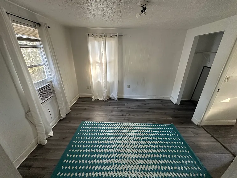 414 S Randolph Ave — Photo 6